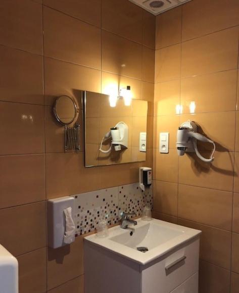 טרבה Hotel La Croix Blanche מראה חיצוני תמונה